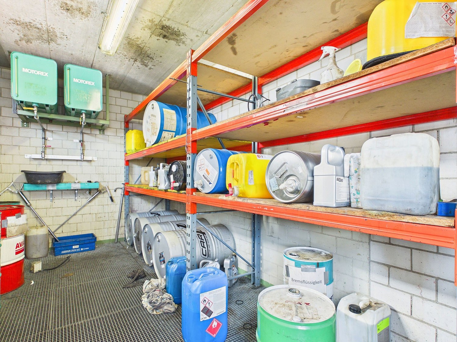 350m² workshop