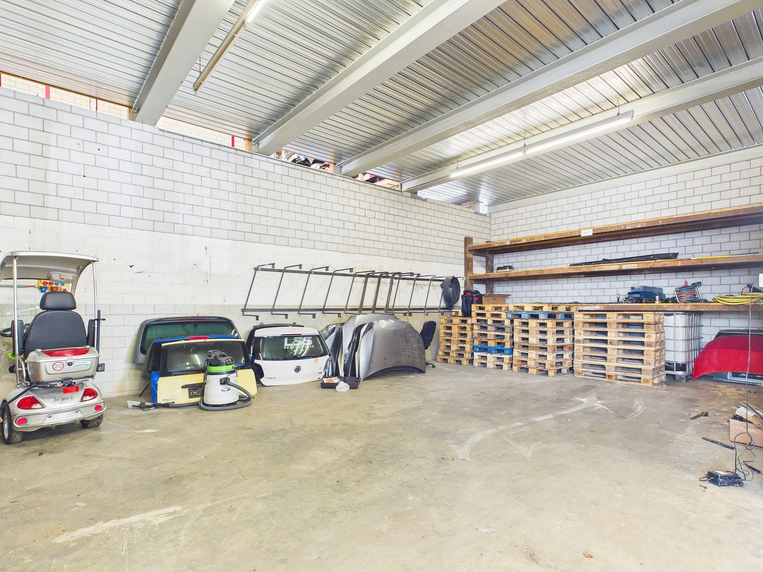 350m² workshop