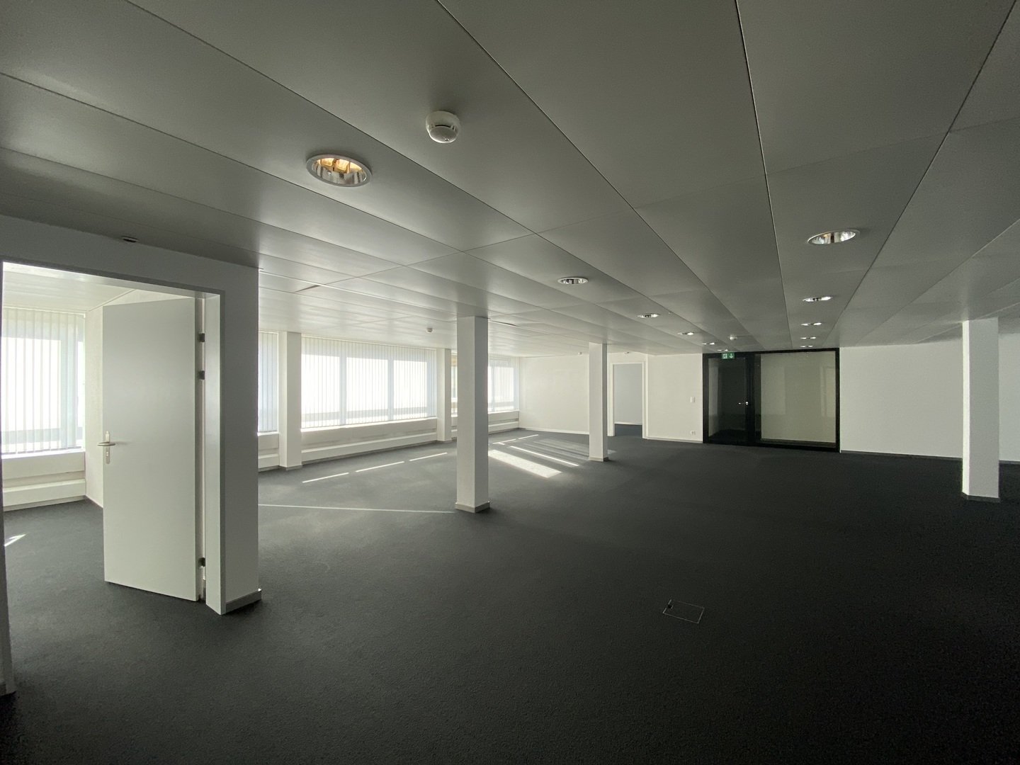 476m² office, photo 3 of 10