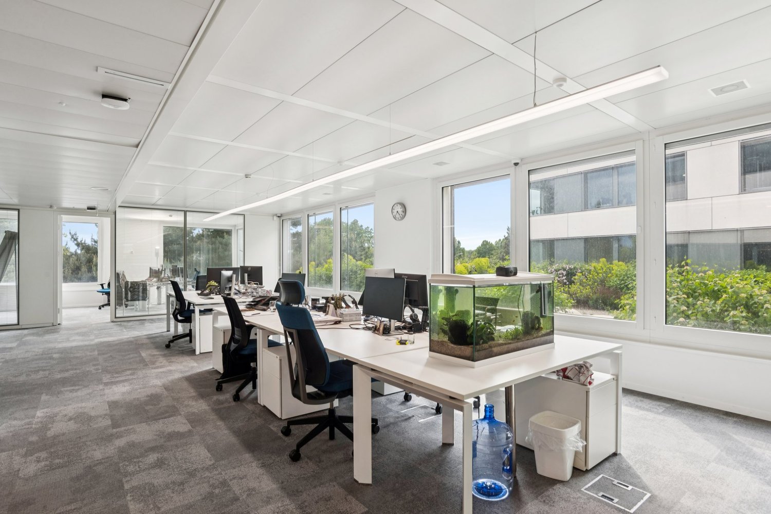 266m² office, photo 1 of 9
