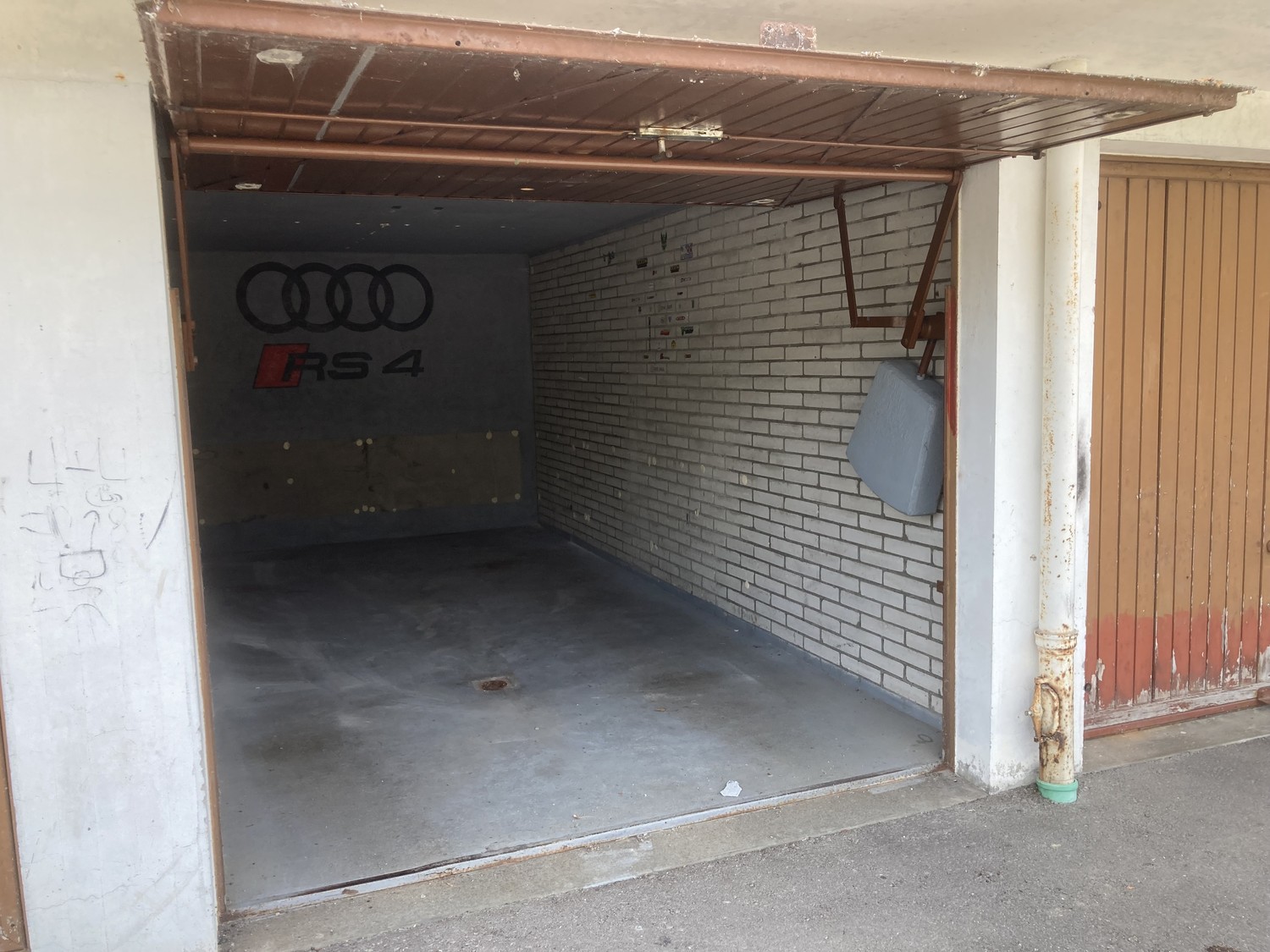 Open slot, photo 1 of 4