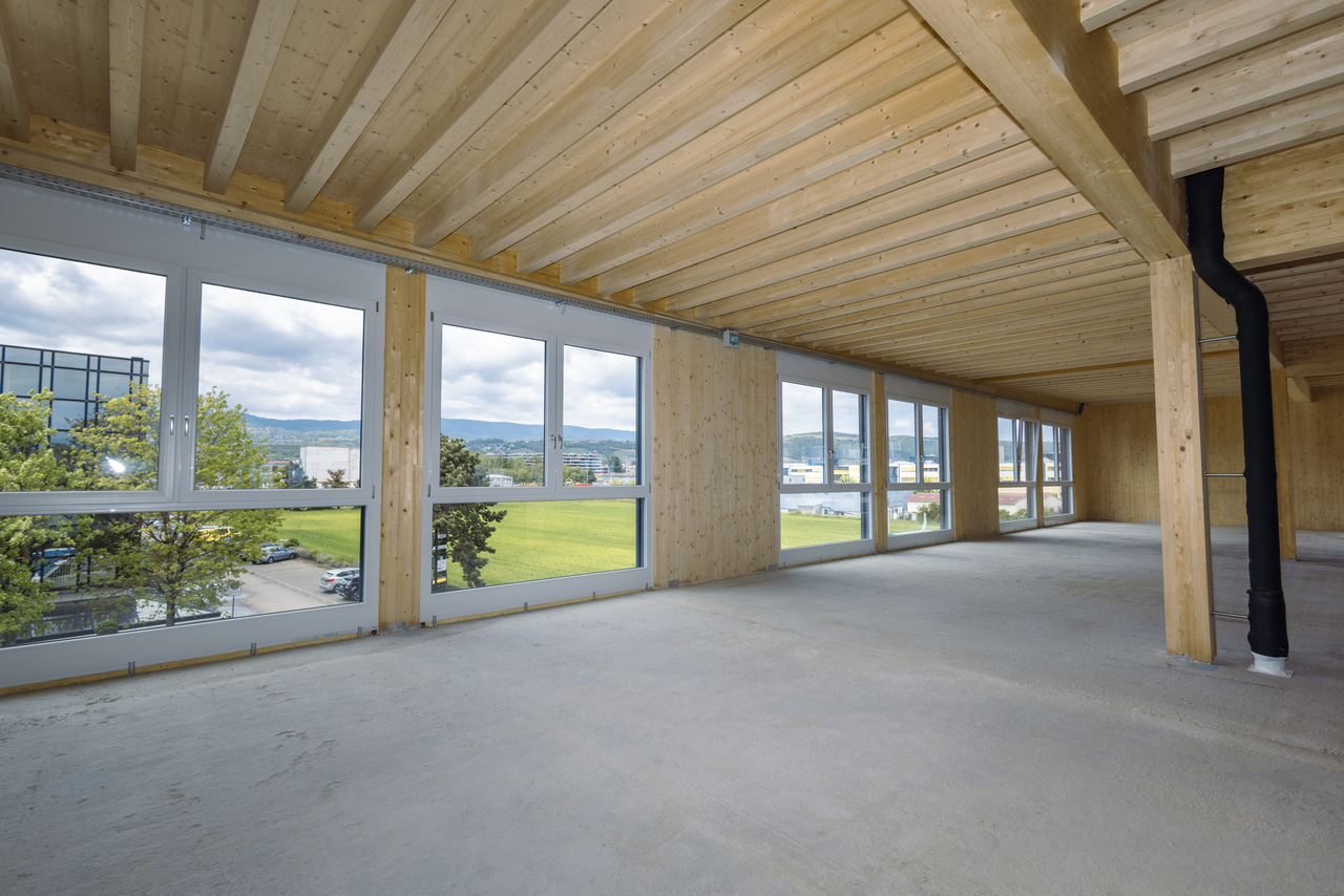 604m² office