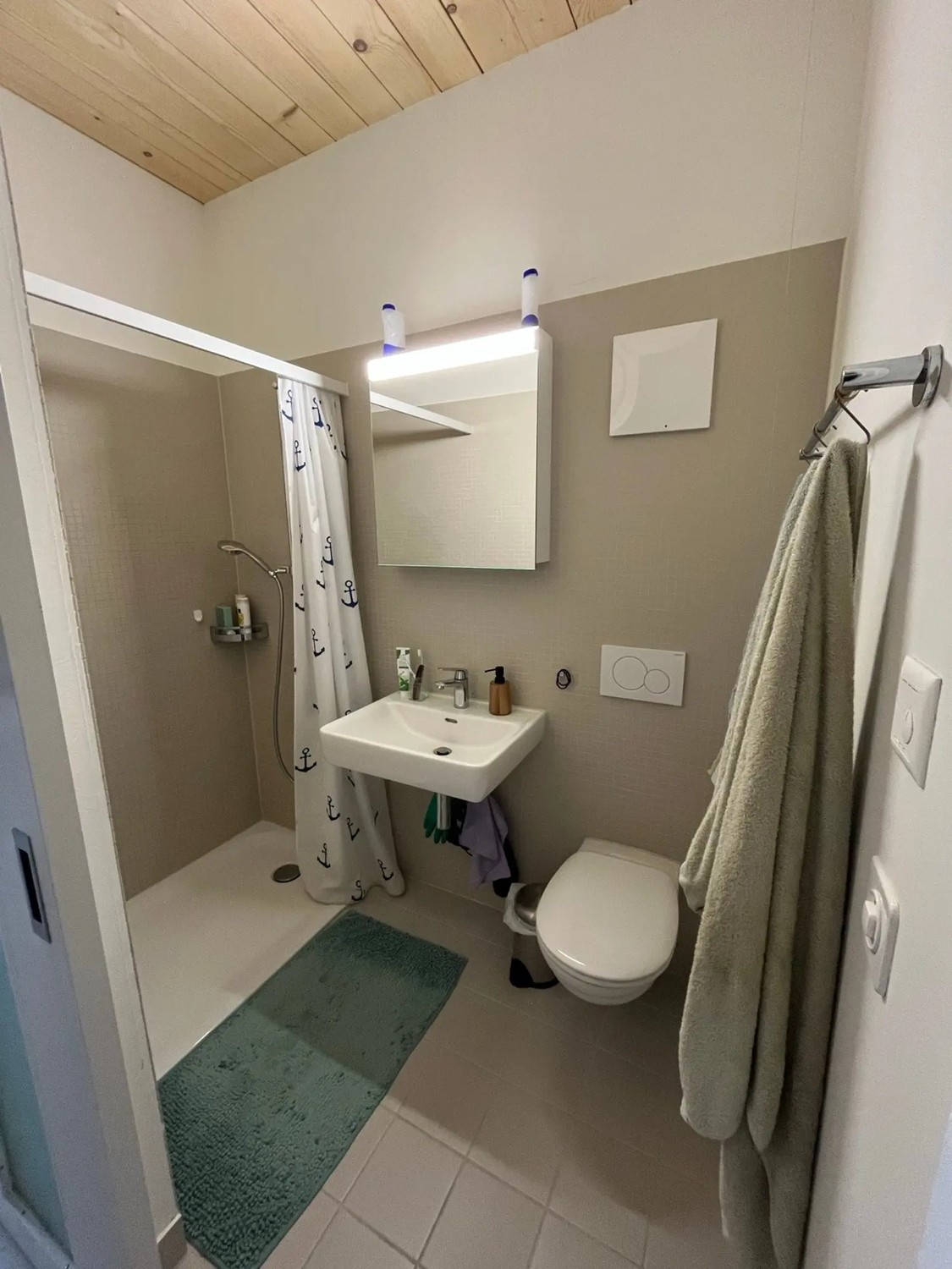 Chambre dans un appartement partagé