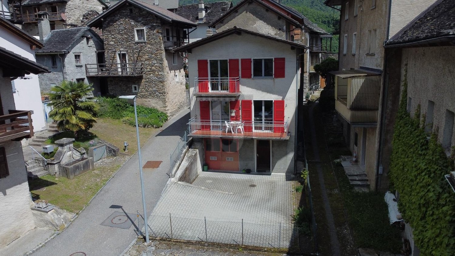 7 rooms single house, photo 2 of 4