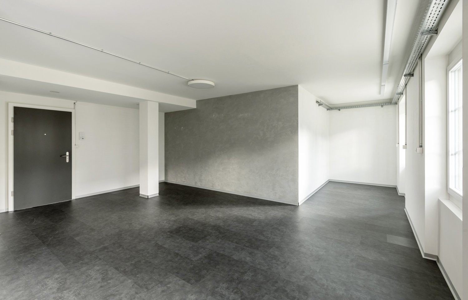 77m² office