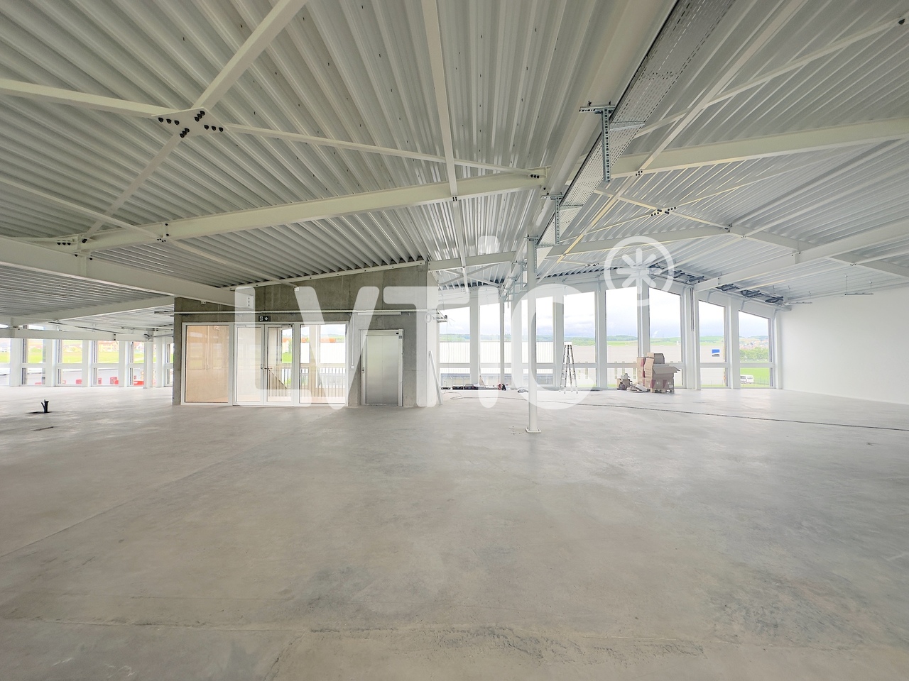 600m² atelier, photo 3 of 9
