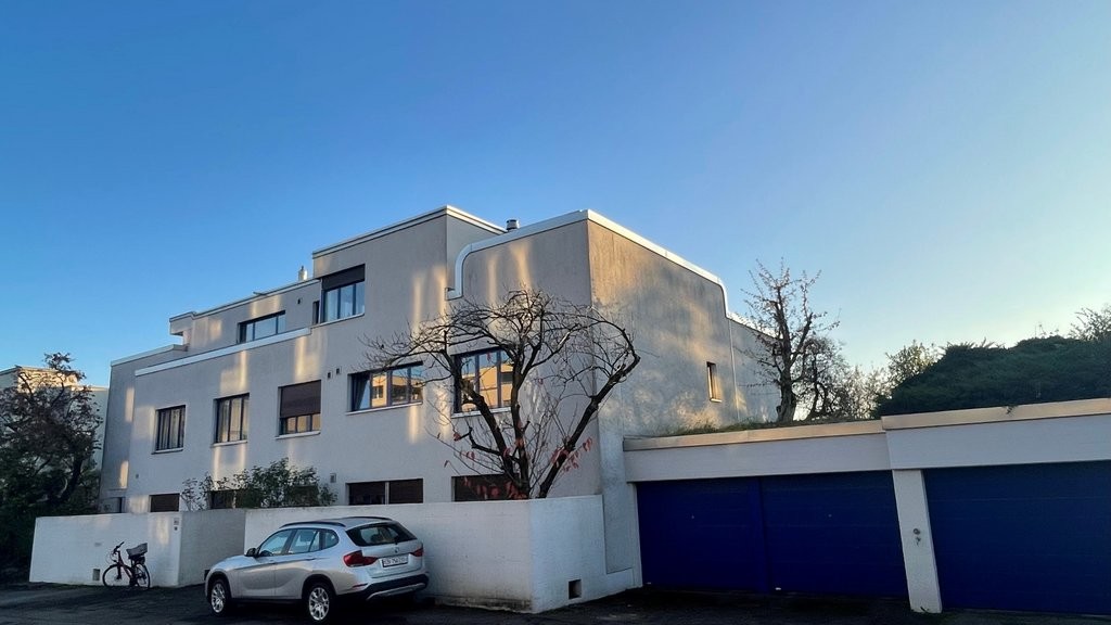 Single garage, photo 1 of 2