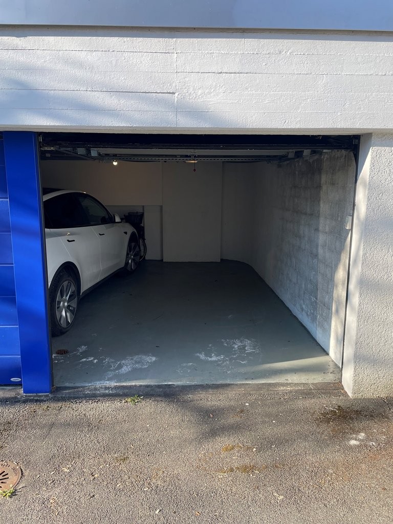 Single garage, photo 2 of 2