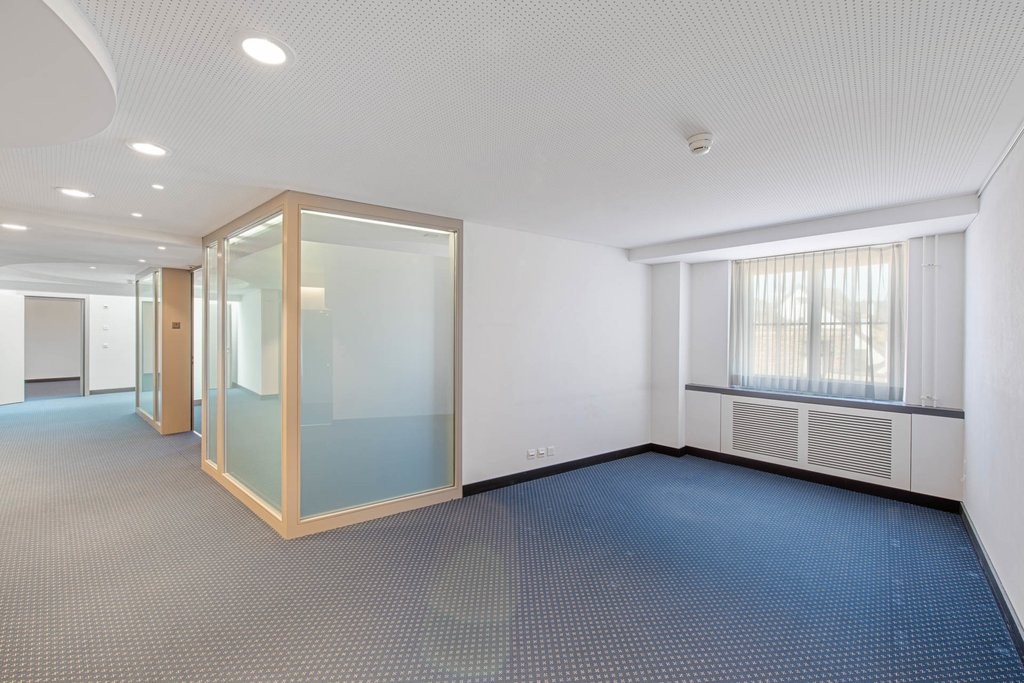 217m² office, photo 3 of 9