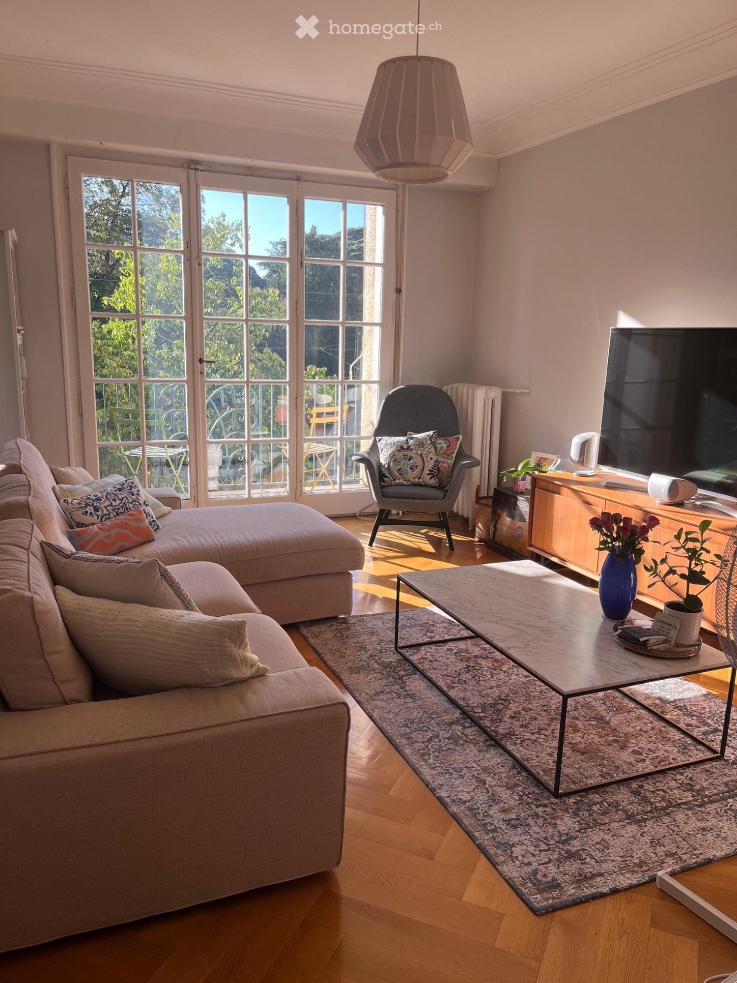 2 ½ Zimmer Wohnung

2.5-Zimmer-Wohnung in Sécheron, Genf | CHF 3'710/Monat

Verfügbar ab dem 1. Dezember 2026 für eine Mietübernahme.

An der rue de Lausanne gelegen, direkt neben dem Parc de la Perle du Lac, in der Nähe des Sees, der internationalen Organisationen und des Bahnhofs Sécheron.

Merkma