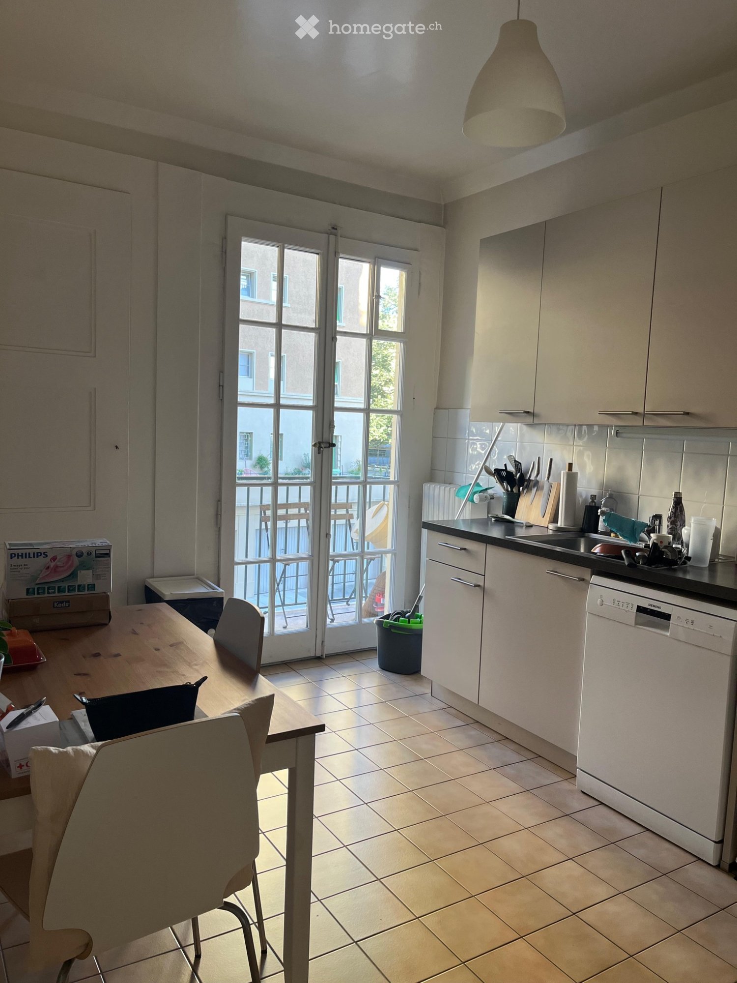 2 ½ Zimmer Wohnung

2.5-Zimmer-Wohnung in Sécheron, Genf | CHF 3'710/Monat

Verfügbar ab dem 1. Dezember 2026 für eine Mietübernahme.

An der rue de Lausanne gelegen, direkt neben dem Parc de la Perle du Lac, in der Nähe des Sees, der internationalen Organisationen und des Bahnhofs Sécheron.

Merkma