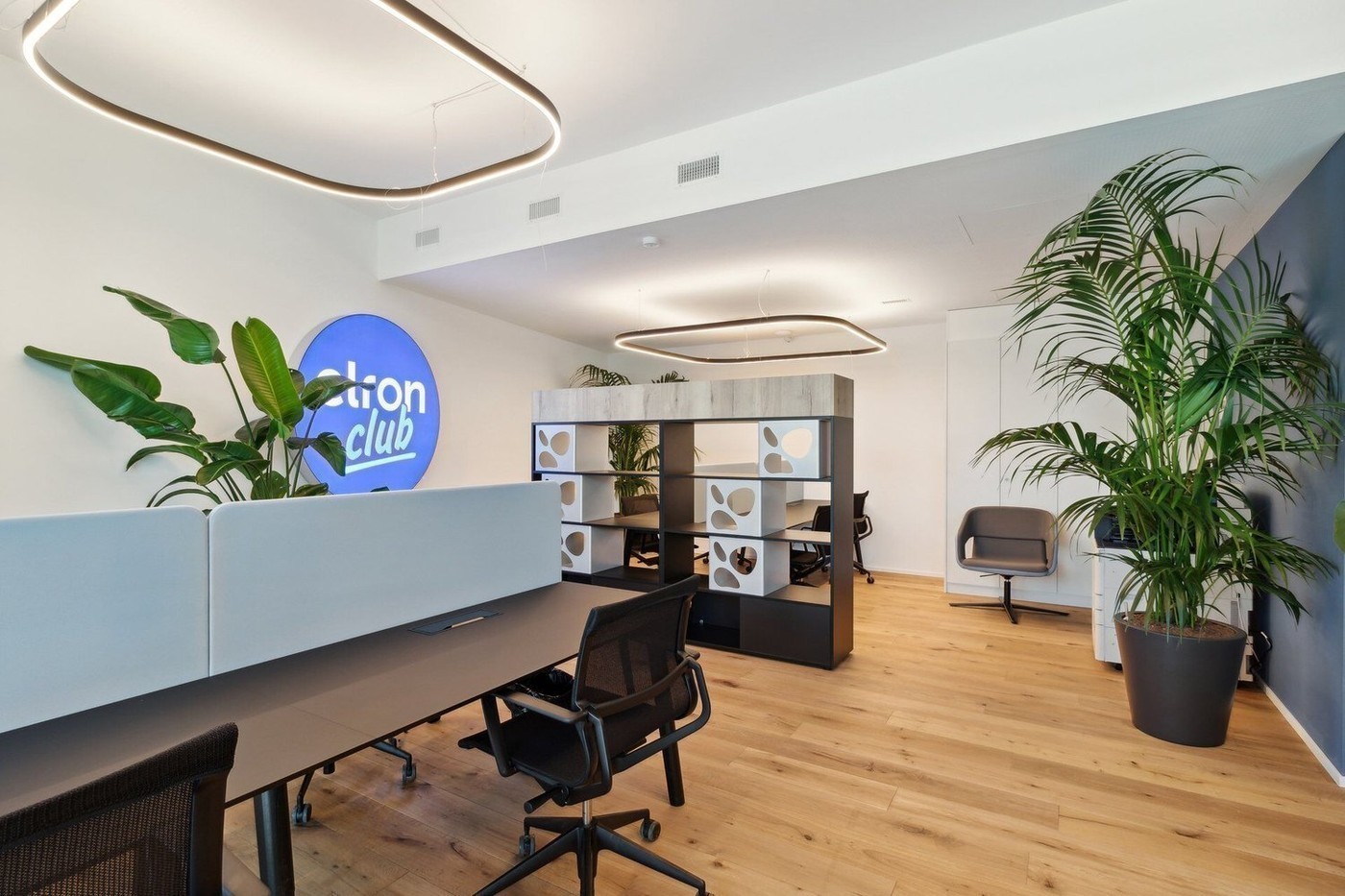Office, photo 2 of 8