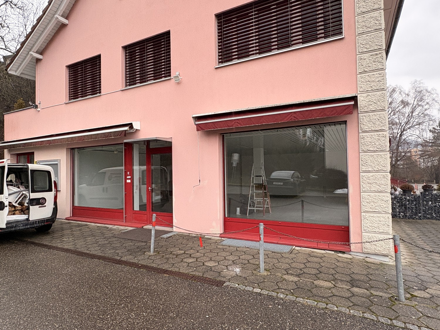 193m² shop, photo 4 of 10