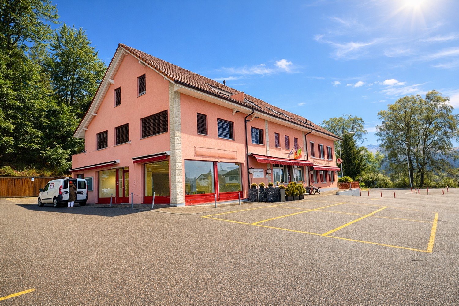 193m² shop, photo 2 of 10