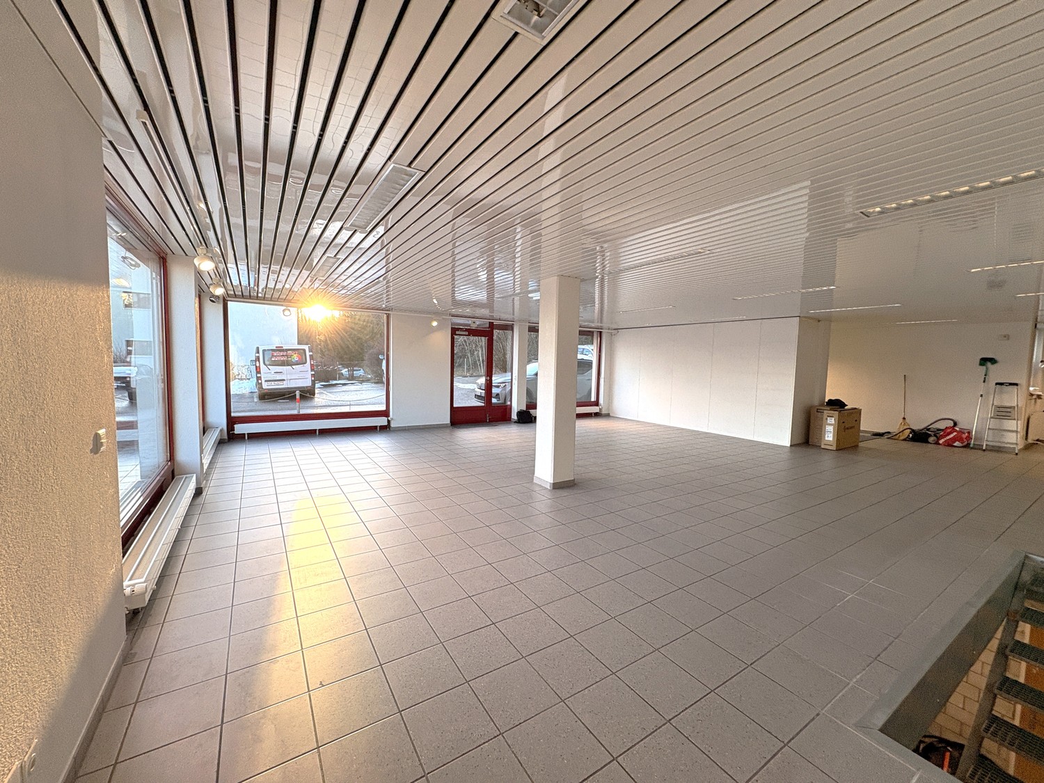 193m² shop, photo 7 of 10