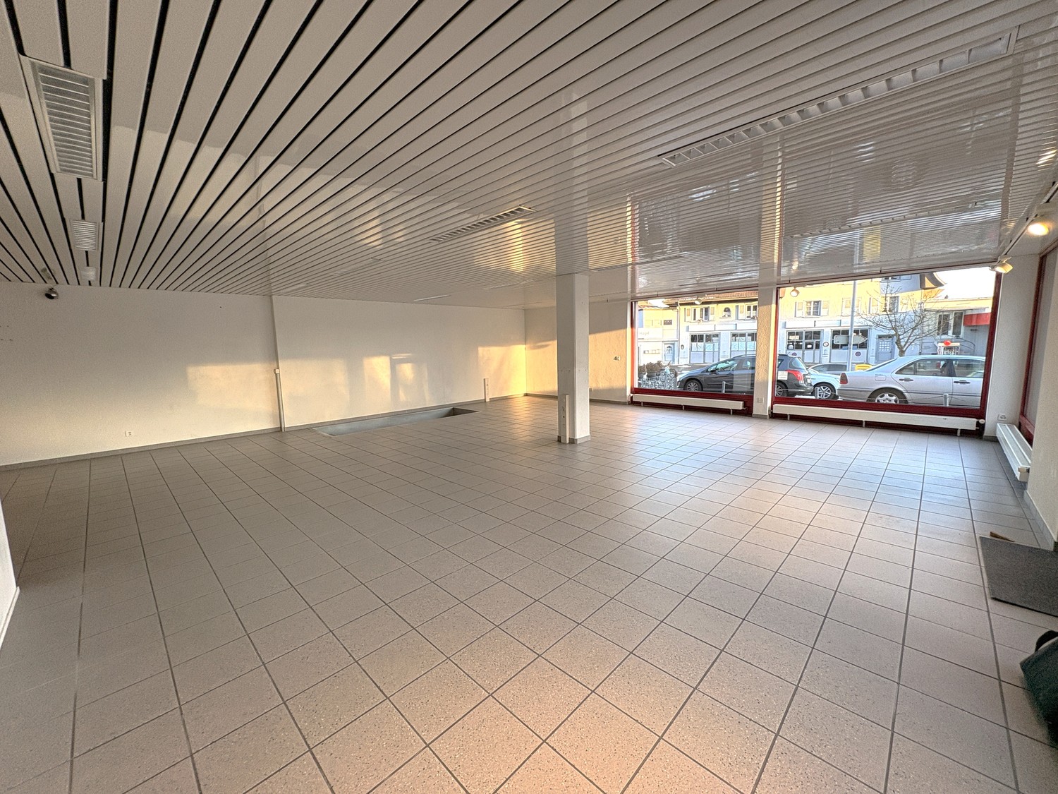193m² shop, photo 3 of 10