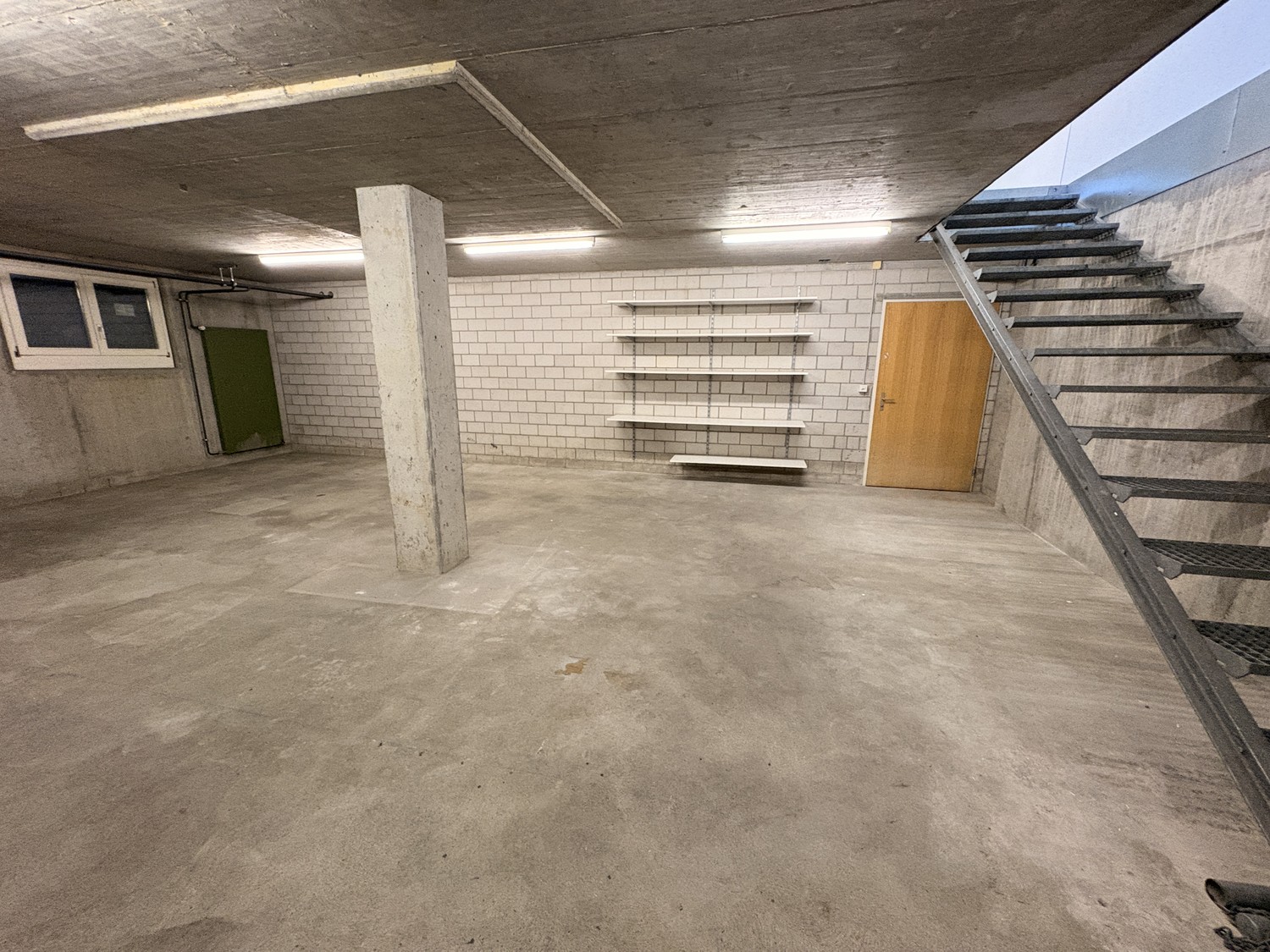 193m² shop, photo 10 of 10