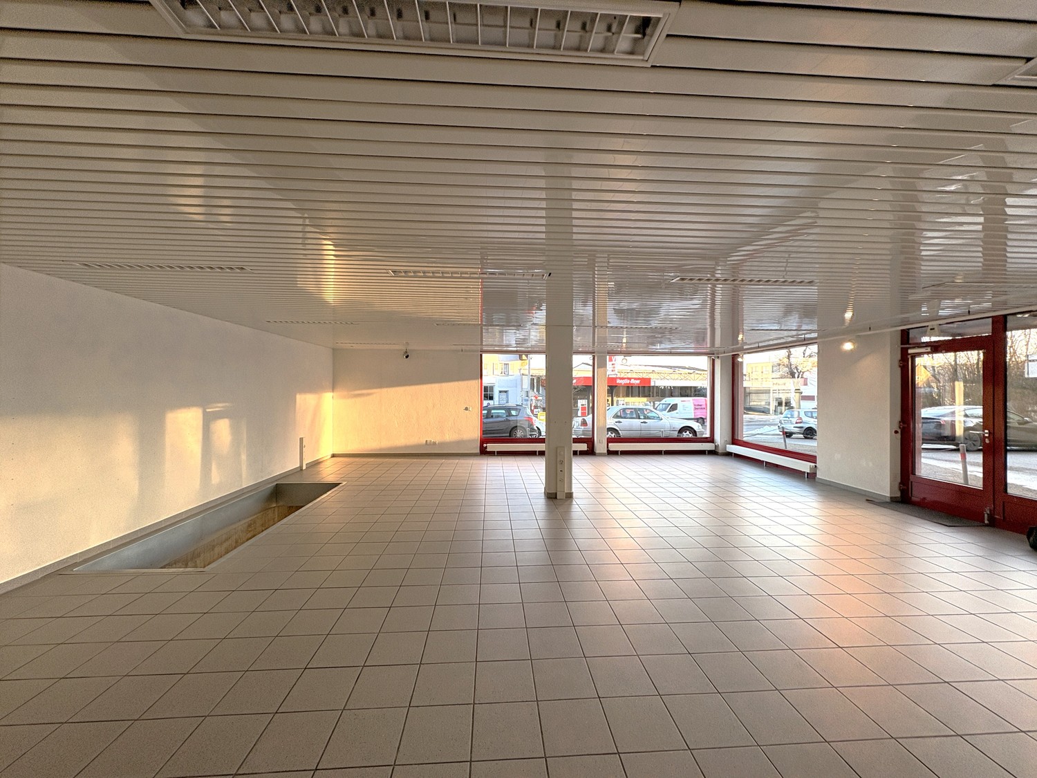 193m² shop, photo 6 of 10
