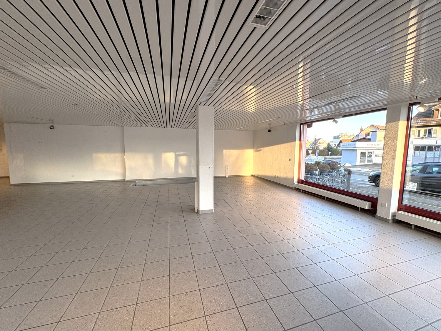 193m² shop, photo 5 of 10