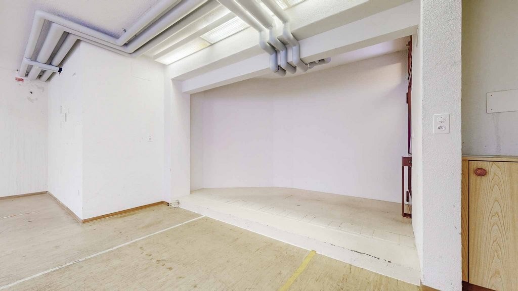 117m² commercial