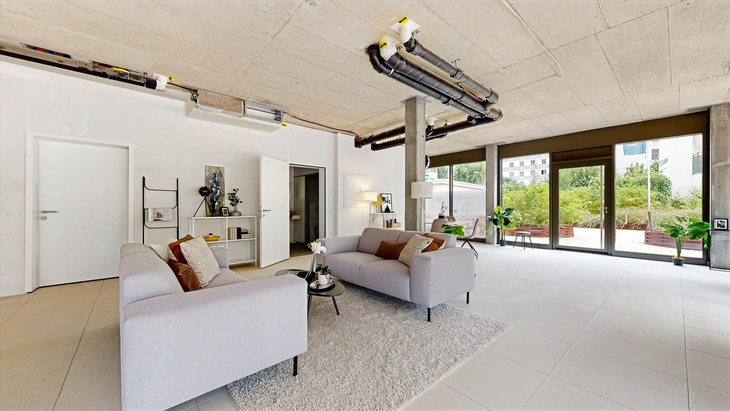 220m² commercial, photo 3 of 3