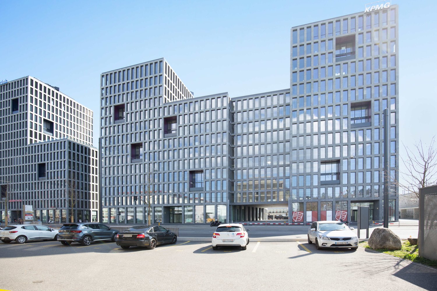 440m² office, photo 2 of 8