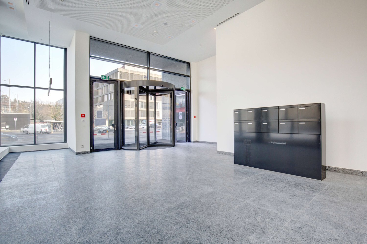 440m² office, photo 4 of 8