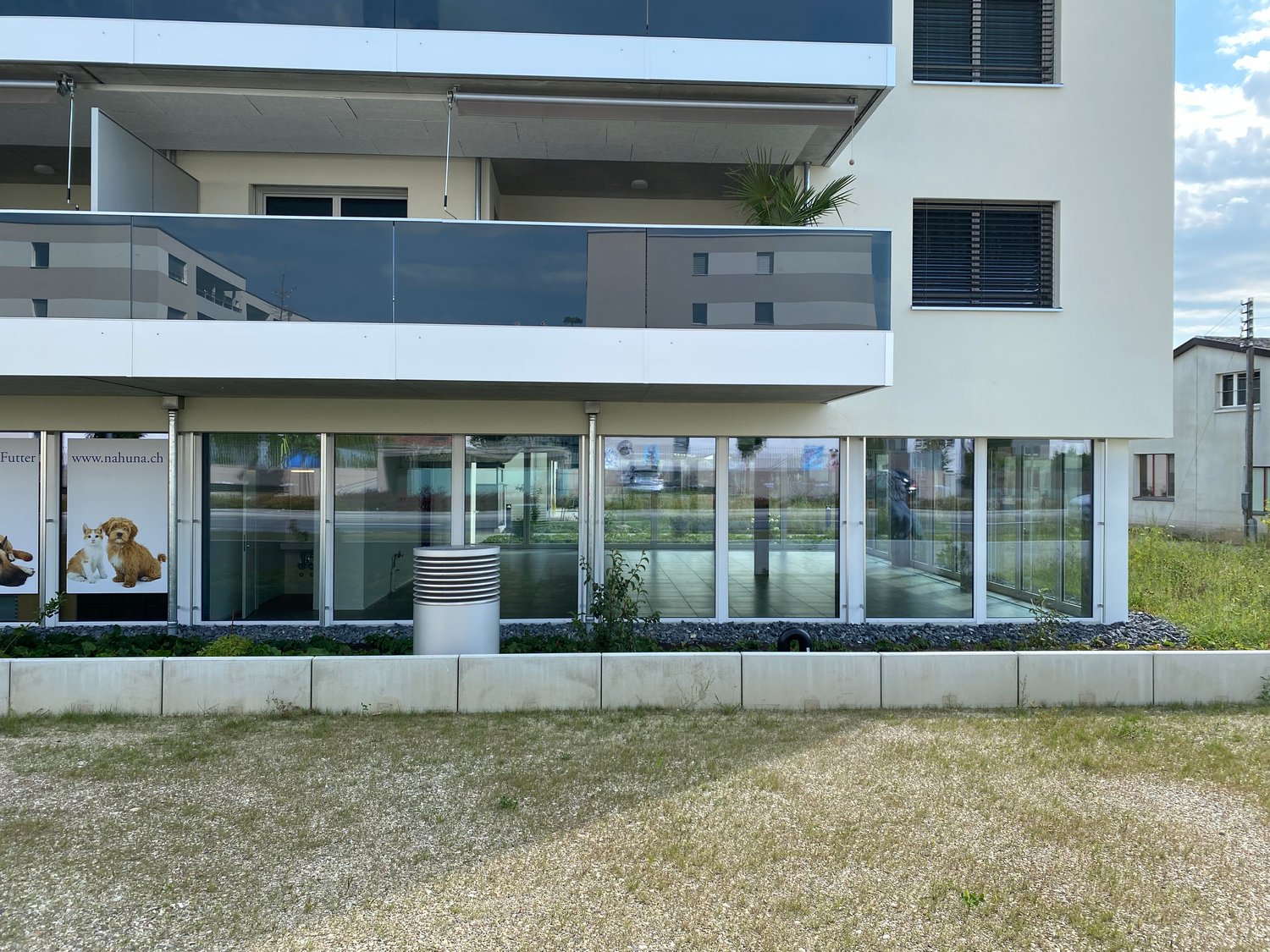 130m² commercial