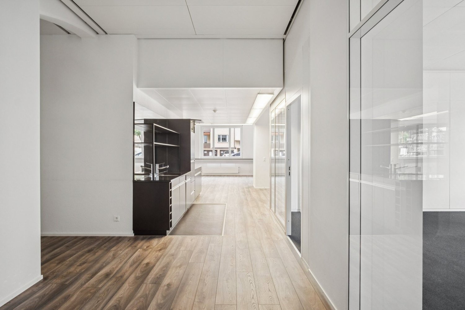 256m² office, photo 2 of 7