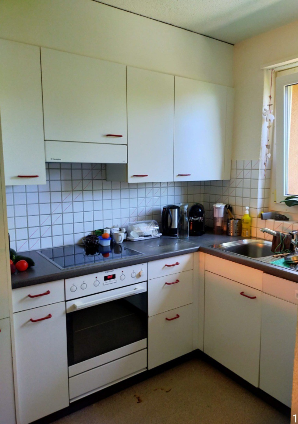 Room in a shared flat
1 room for sublet, in a quiet residential area
Shared use of kitchen and bathroom
Shared laundry room

Shopping facilities 10min on foot: Coop, Migros, Denner, Volg, bakery

Bus stop: 3min and 5min on foot

Station: 15min on foot

ZHAW: 10min on foot

Looking for a quiet, anima, photo 5 of 6