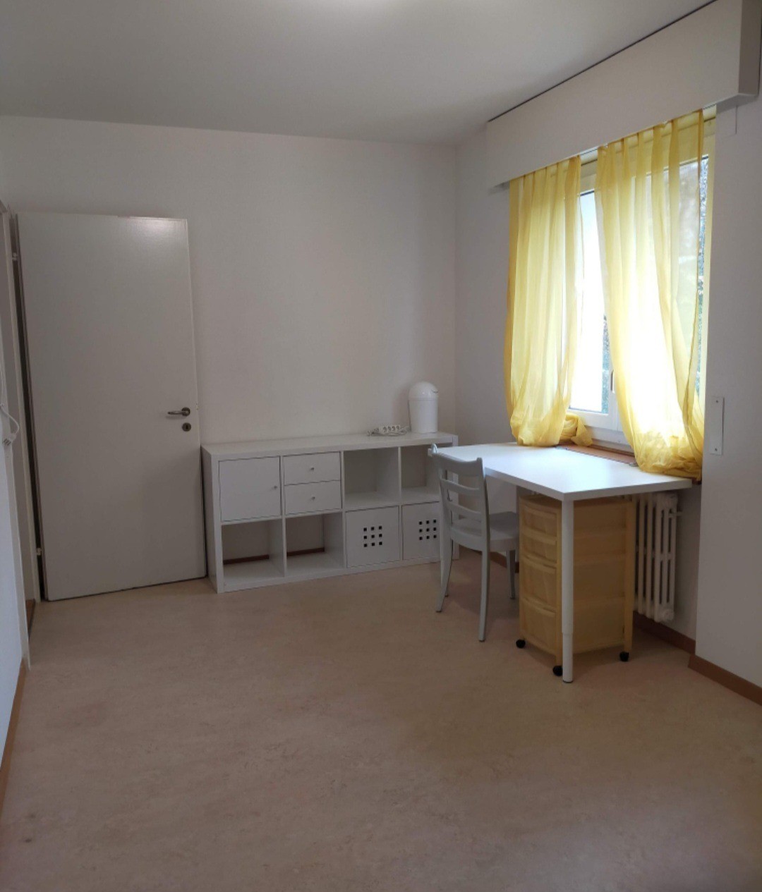 Room in a shared flat
1 room for sublet, in a quiet residential area
Shared use of kitchen and bathroom
Shared laundry room

Shopping facilities 10min on foot: Coop, Migros, Denner, Volg, bakery

Bus stop: 3min and 5min on foot

Station: 15min on foot

ZHAW: 10min on foot

Looking for a quiet, anima, photo 4 of 6