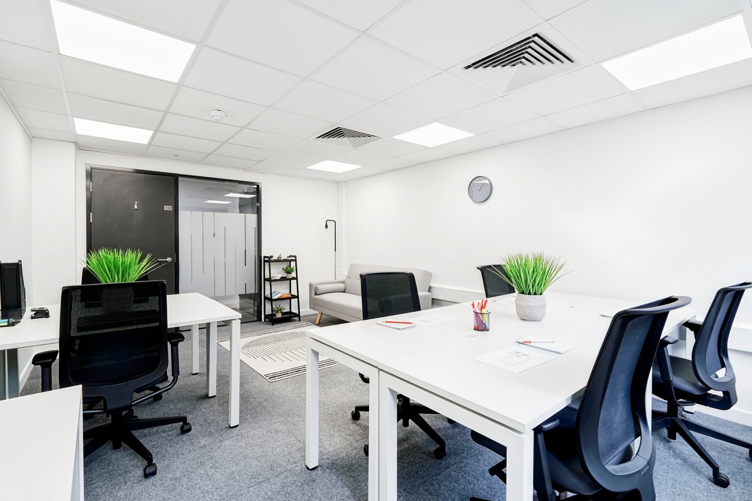 220m² office