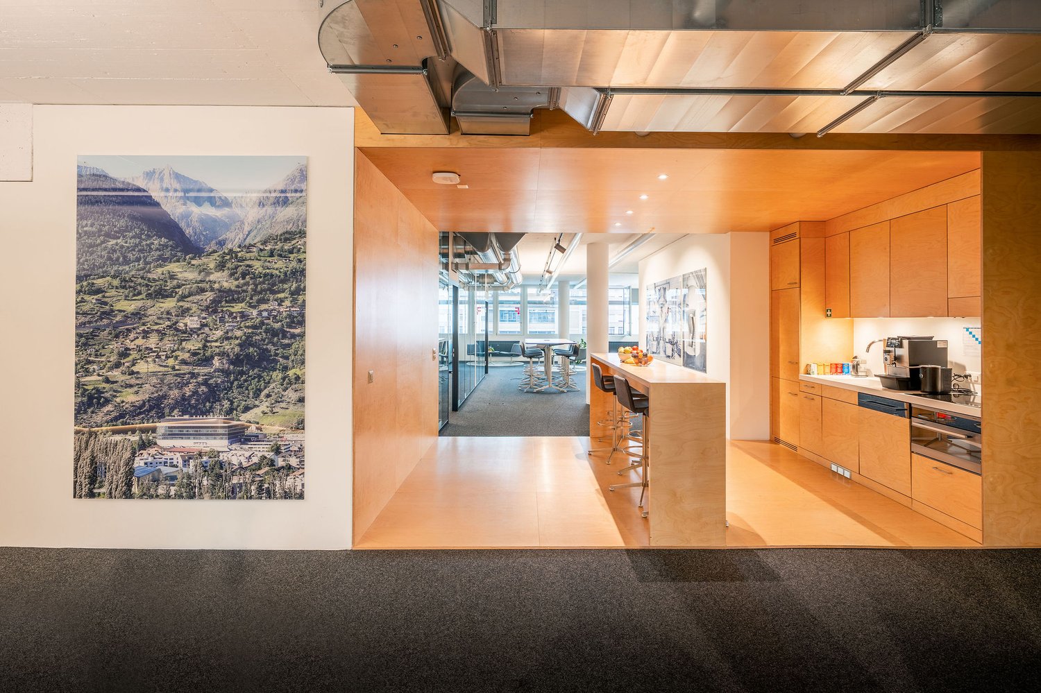 320m² office, photo 1 of 7