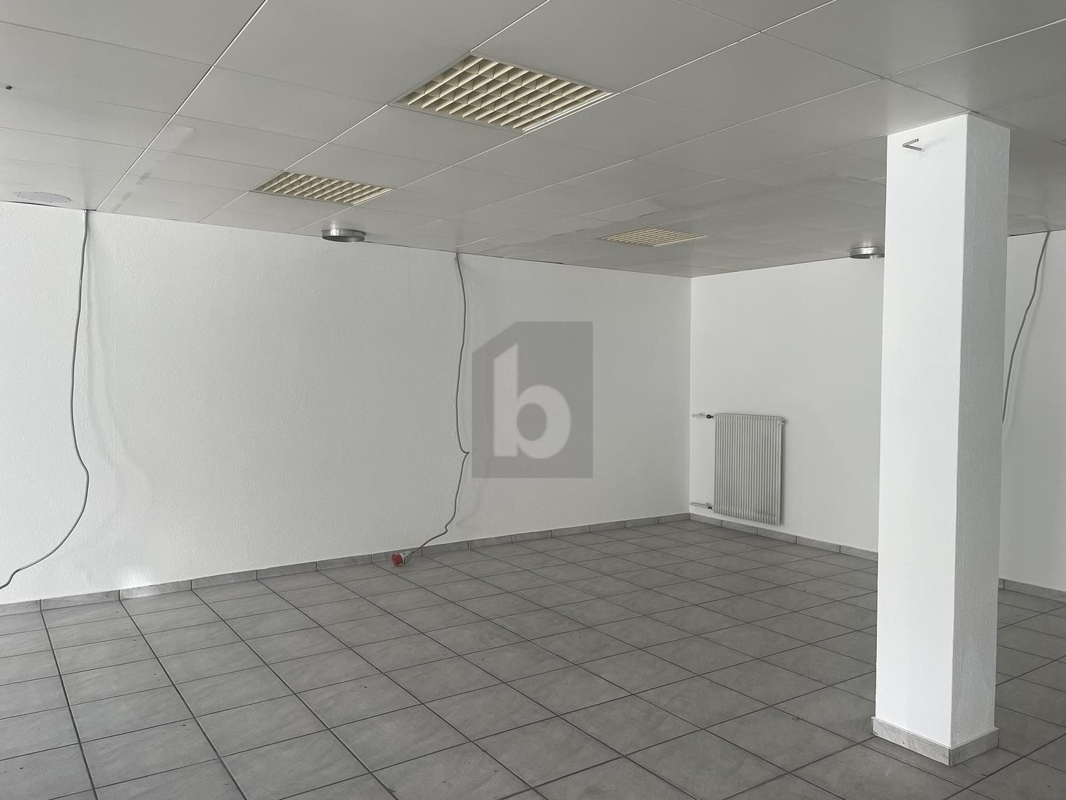 110m² shop, photo 3 of 4