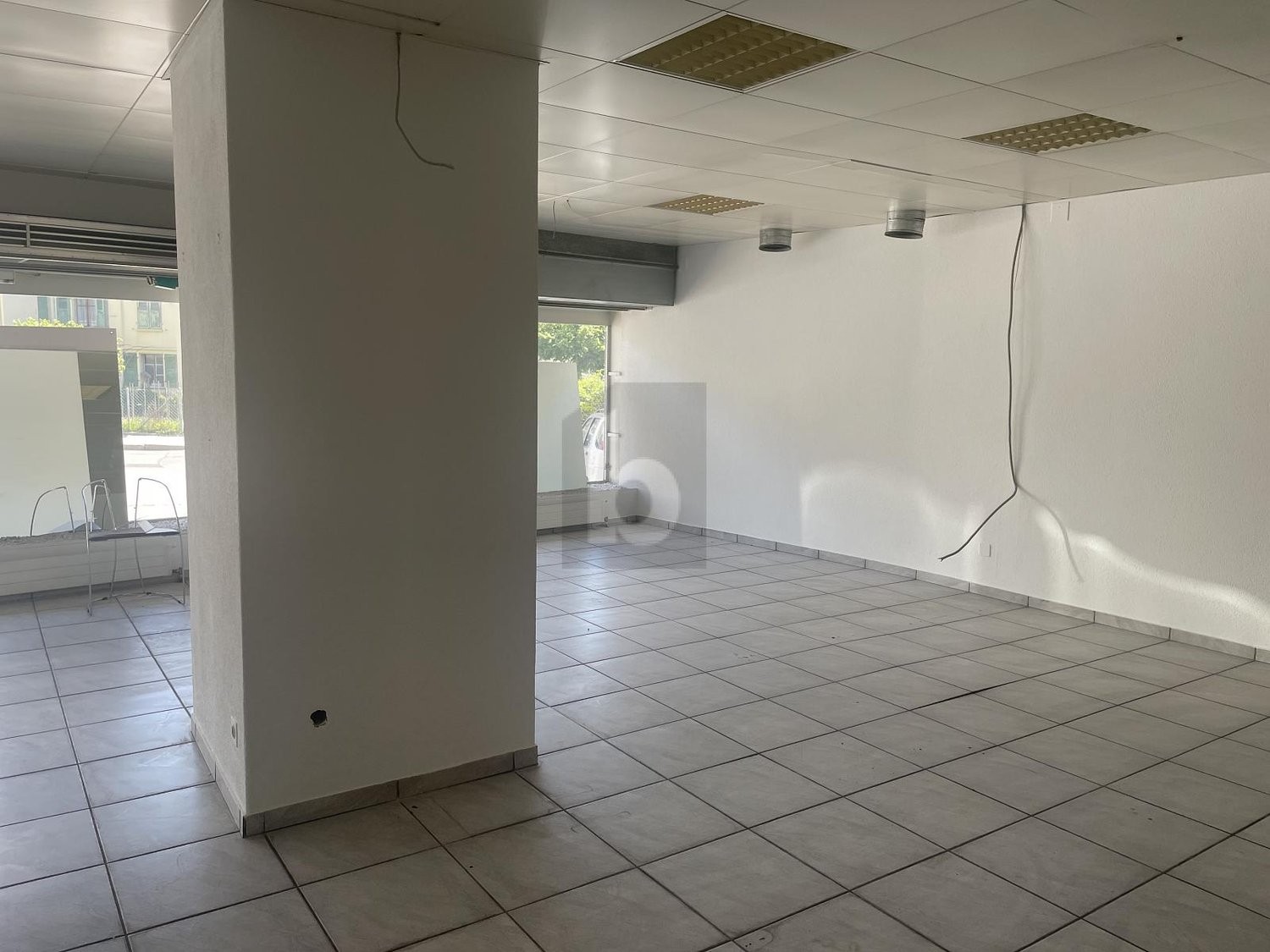 110m² shop, photo 1 of 4