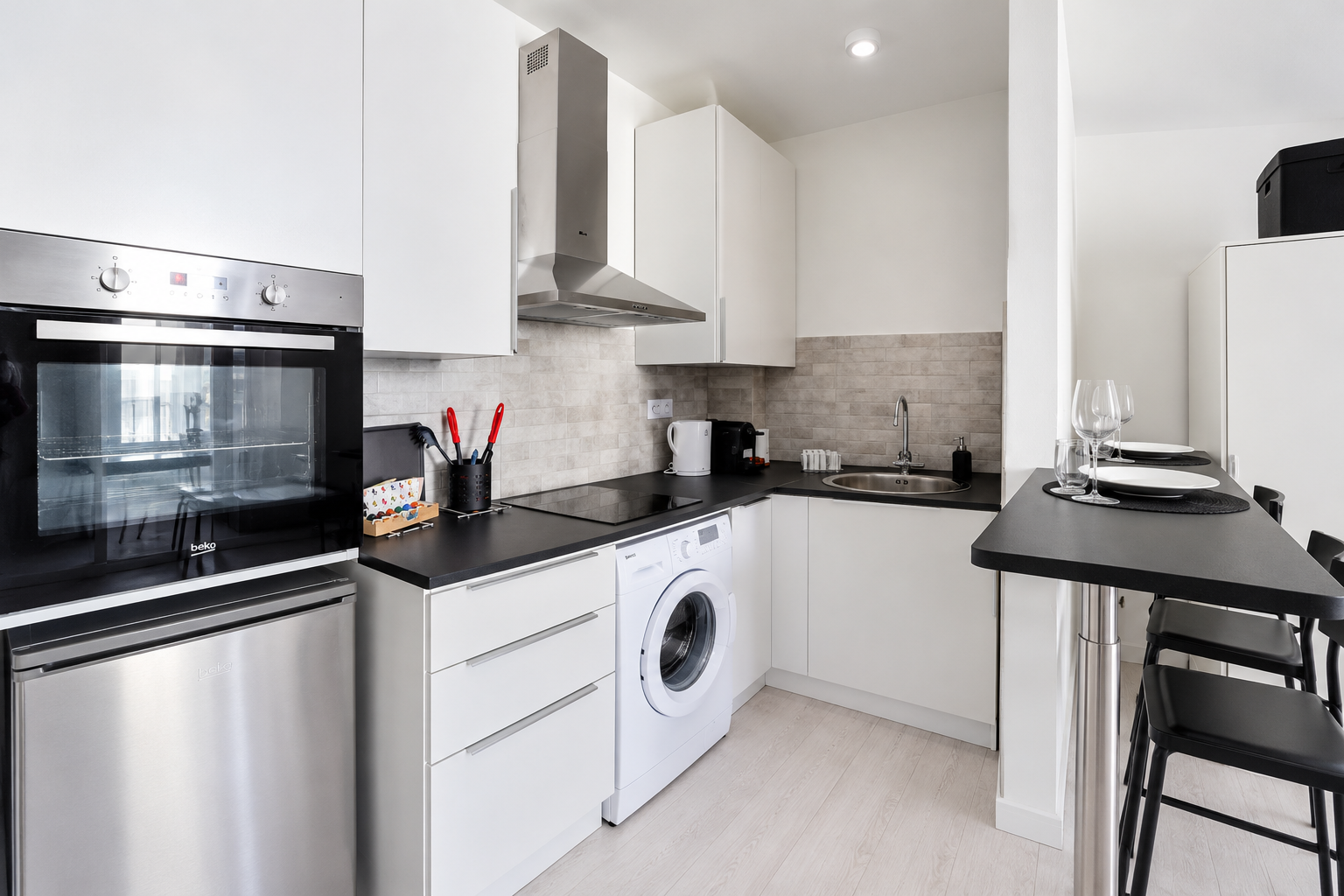 1-room studio on the 2nd floor recently renovated Lausanne city centre
