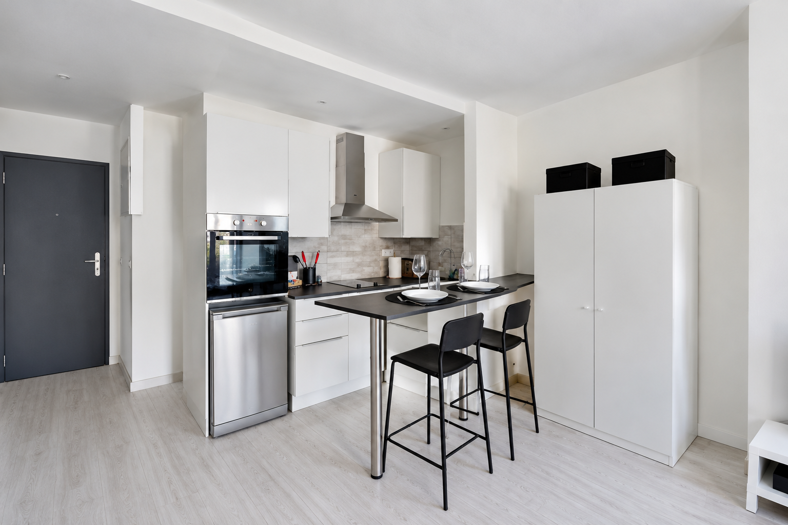 1-room studio on the 2nd floor recently renovated Lausanne city centre