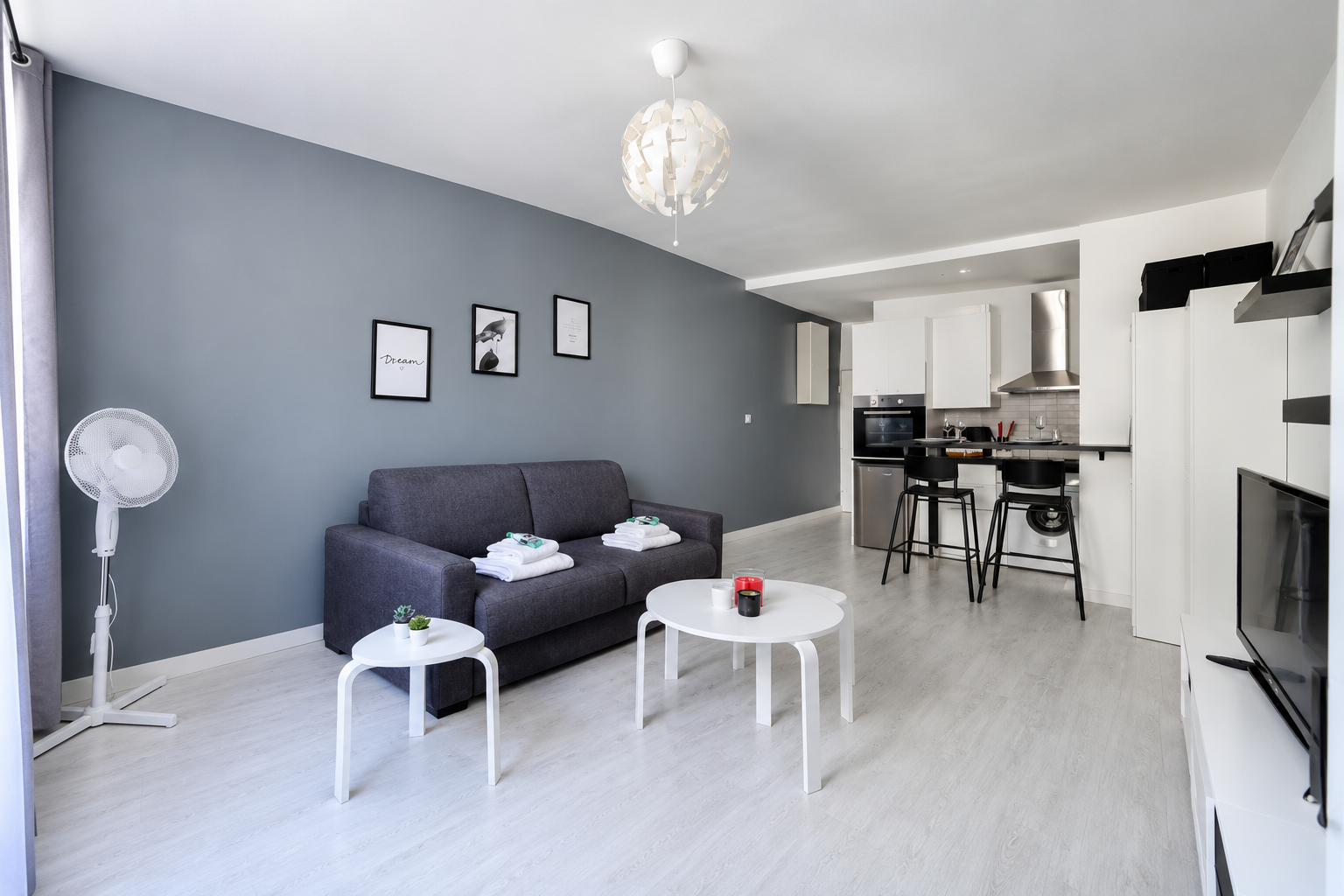 1-room studio on the 2nd floor recently renovated Lausanne city centre