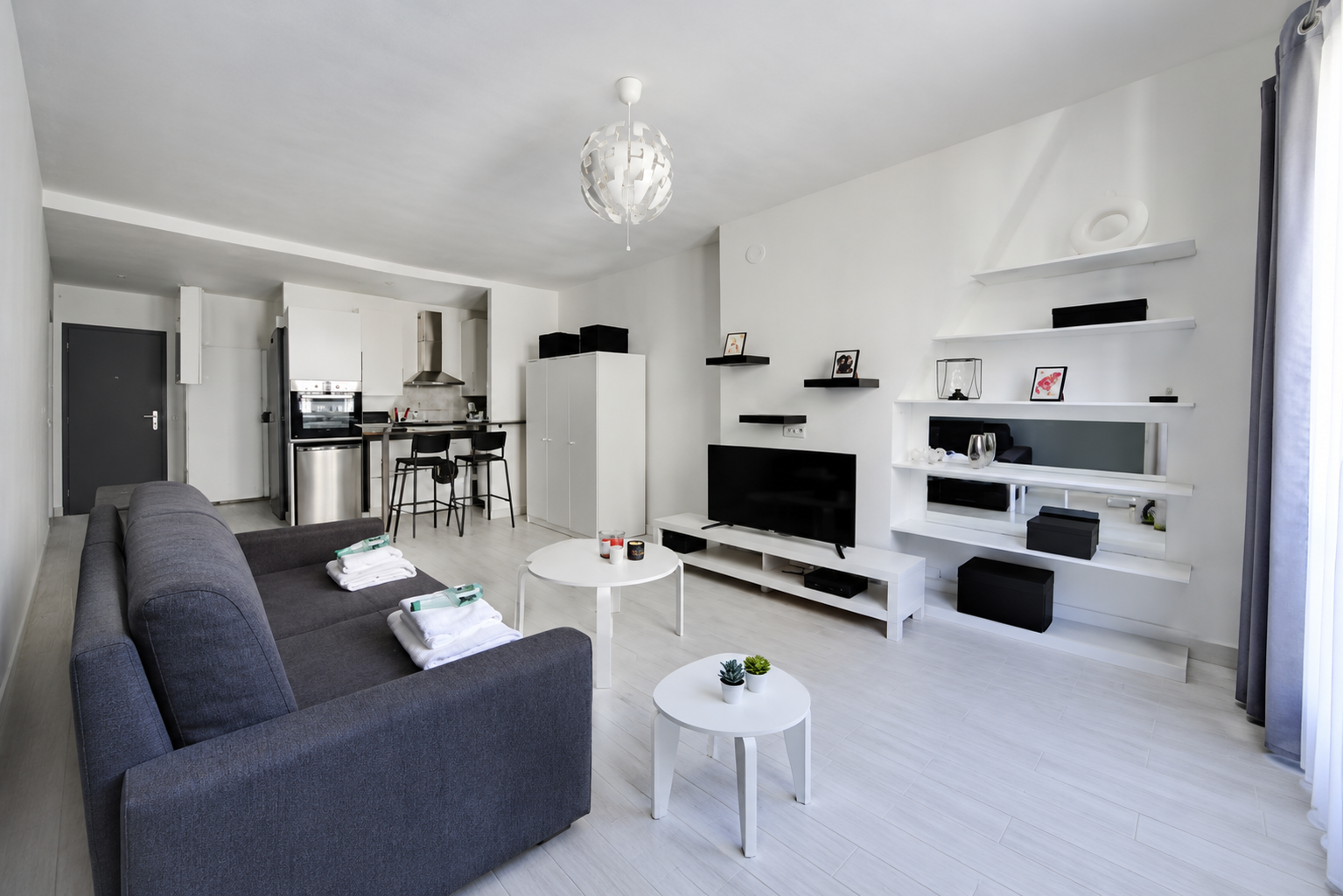 1-room studio on the 2nd floor recently renovated Lausanne city centre