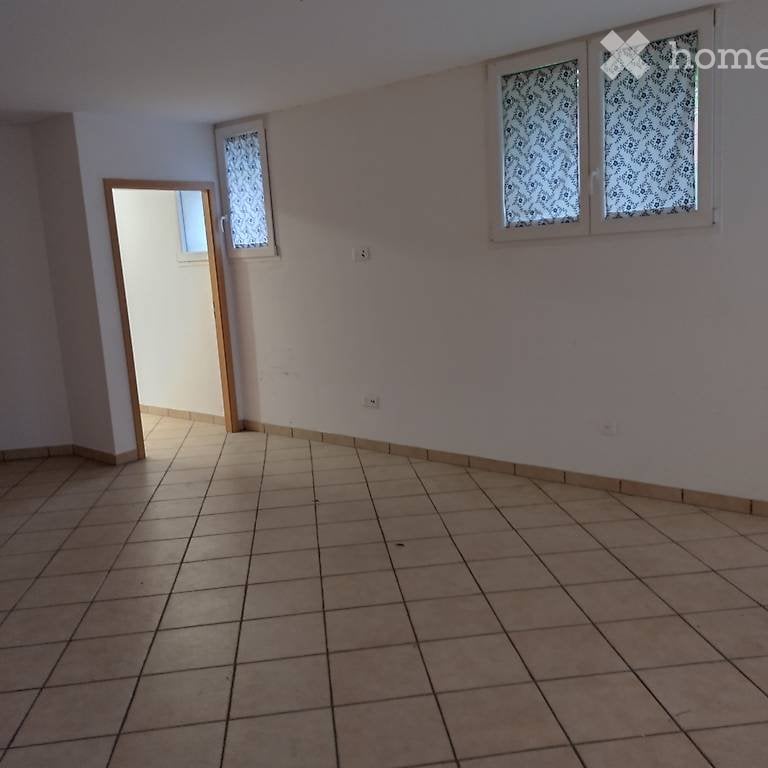 location locaux de loisirs, avec cuisine, avec cabinet et douche, avec accès directement de l'extérieur., photo 1 sur 5