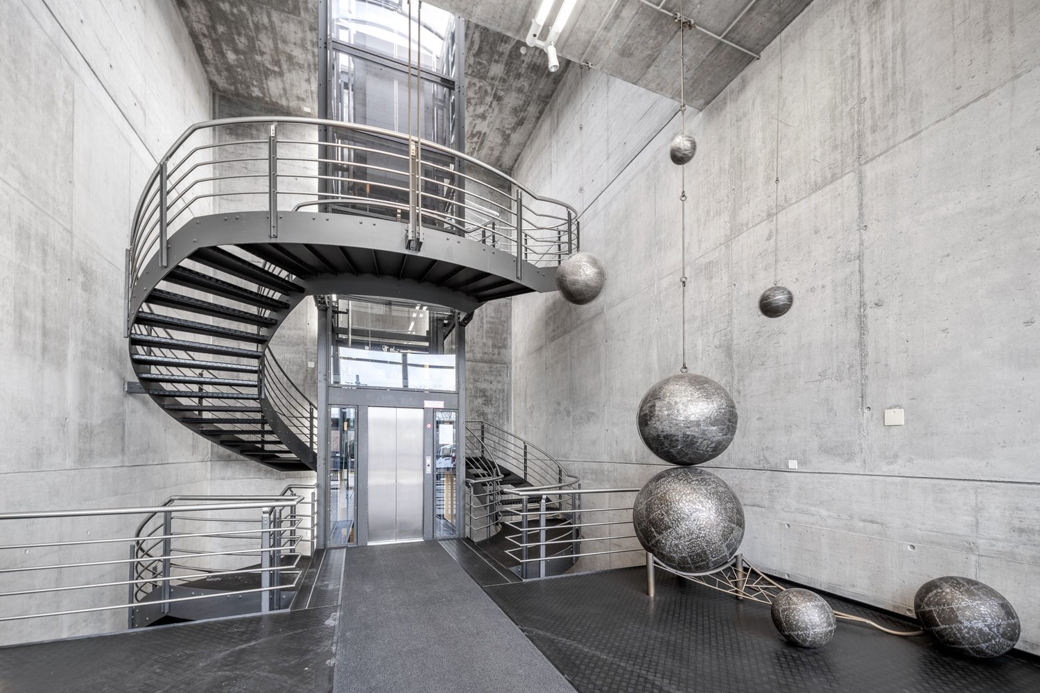 300m² office