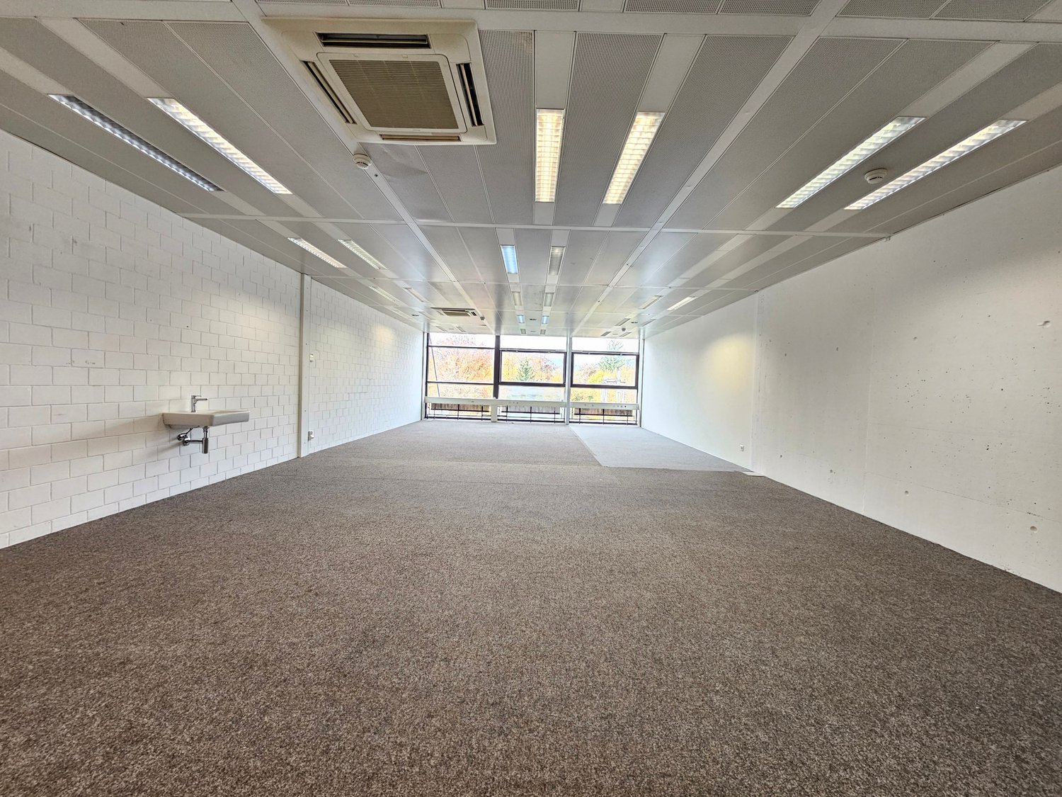 300m² office
