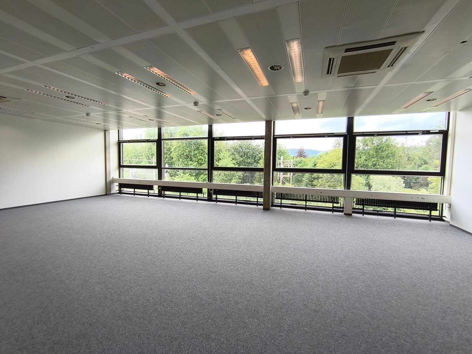 300m² office