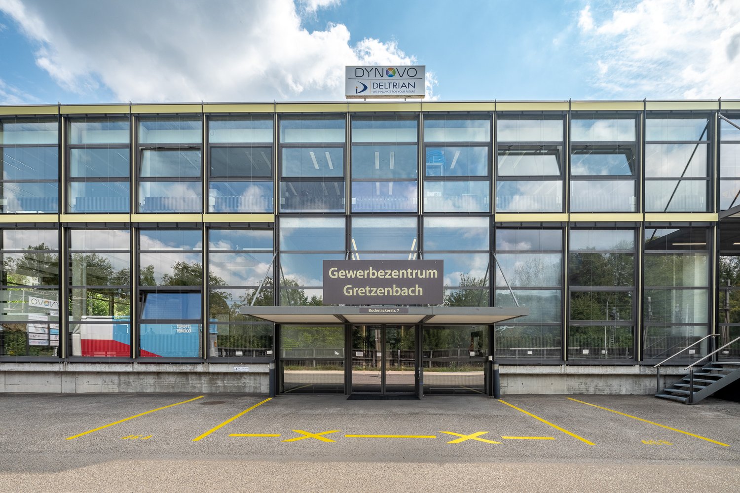 300m² office