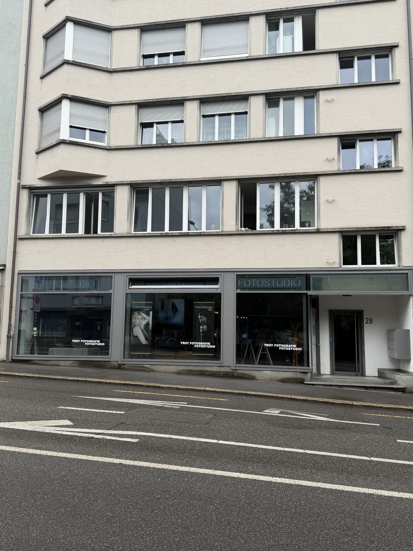 150m² atelier, photo 2 of 10