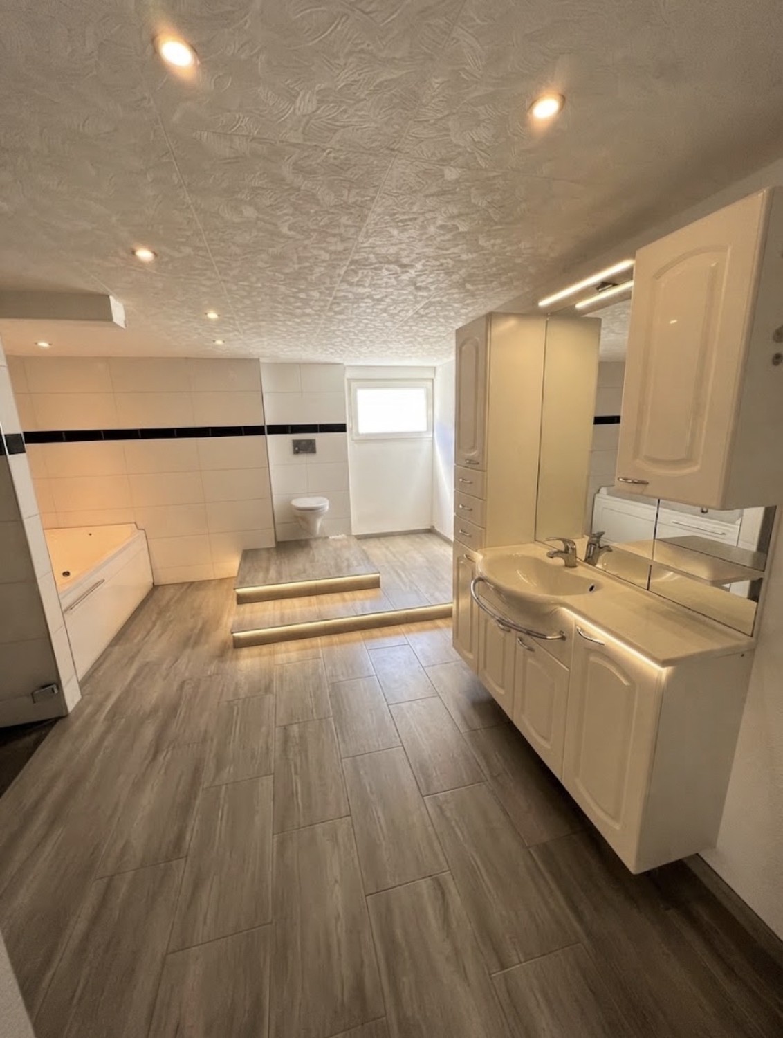 4 rooms apartment, photo 1 of 8