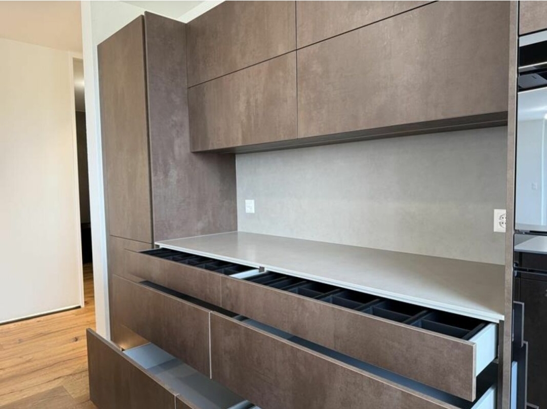 Exclusive 3.5-Room Attic Flat with Panoramic Views, photo 2 of 8