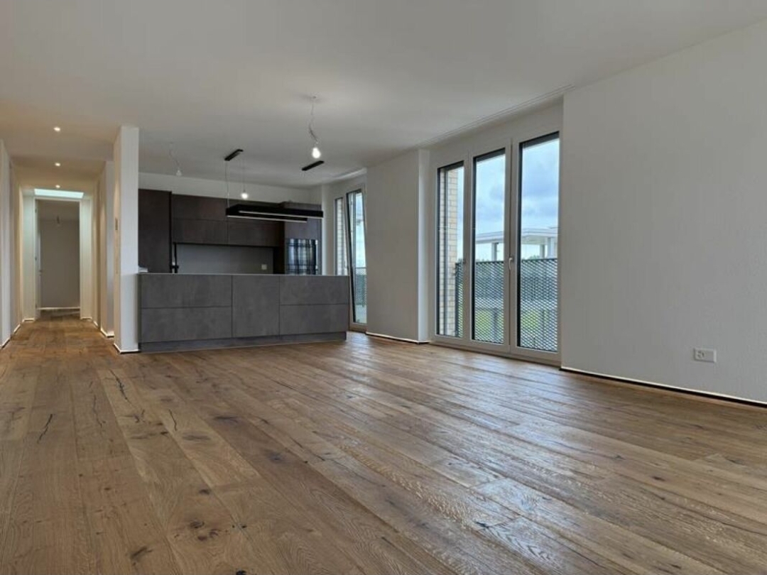 Exclusive 3.5-Room Attic Flat with Panoramic Views, photo 1 of 8