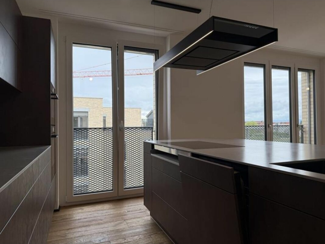 Exclusive 3.5-Room Attic Flat with Panoramic Views, photo 3 of 8