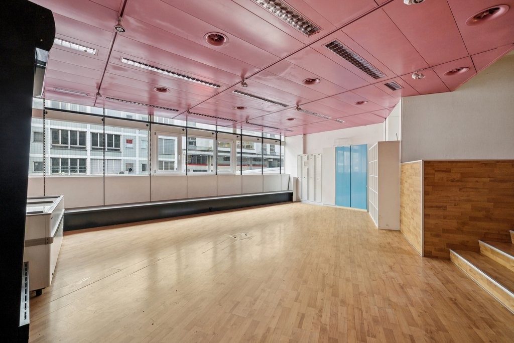 180m² shop, photo 3 of 6